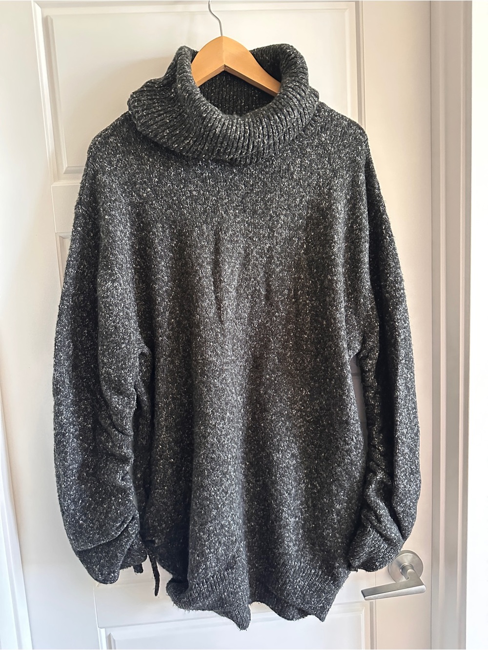 IZZUE Charcoal Oversized Turtleneck Ruched Tie Sleeve Sweater S